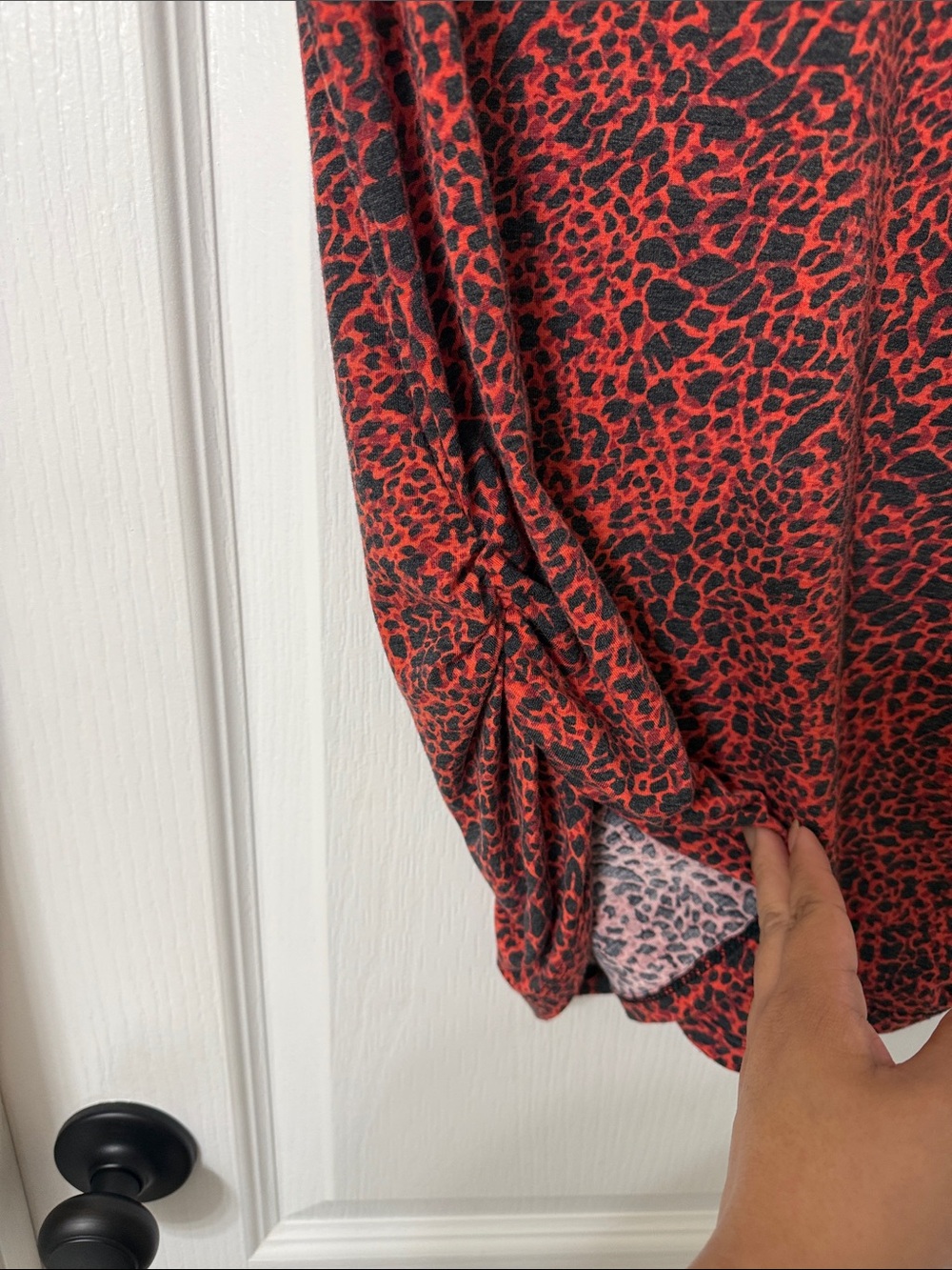 Espresso red leopard print black short sleeves ruched sides bow back detail L - Picture 3 of 5